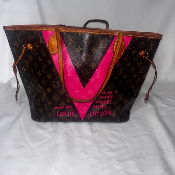 Louis Vuitton Handbags - Louis Vuitton Neverfull MM Monogram V Grenade Tote